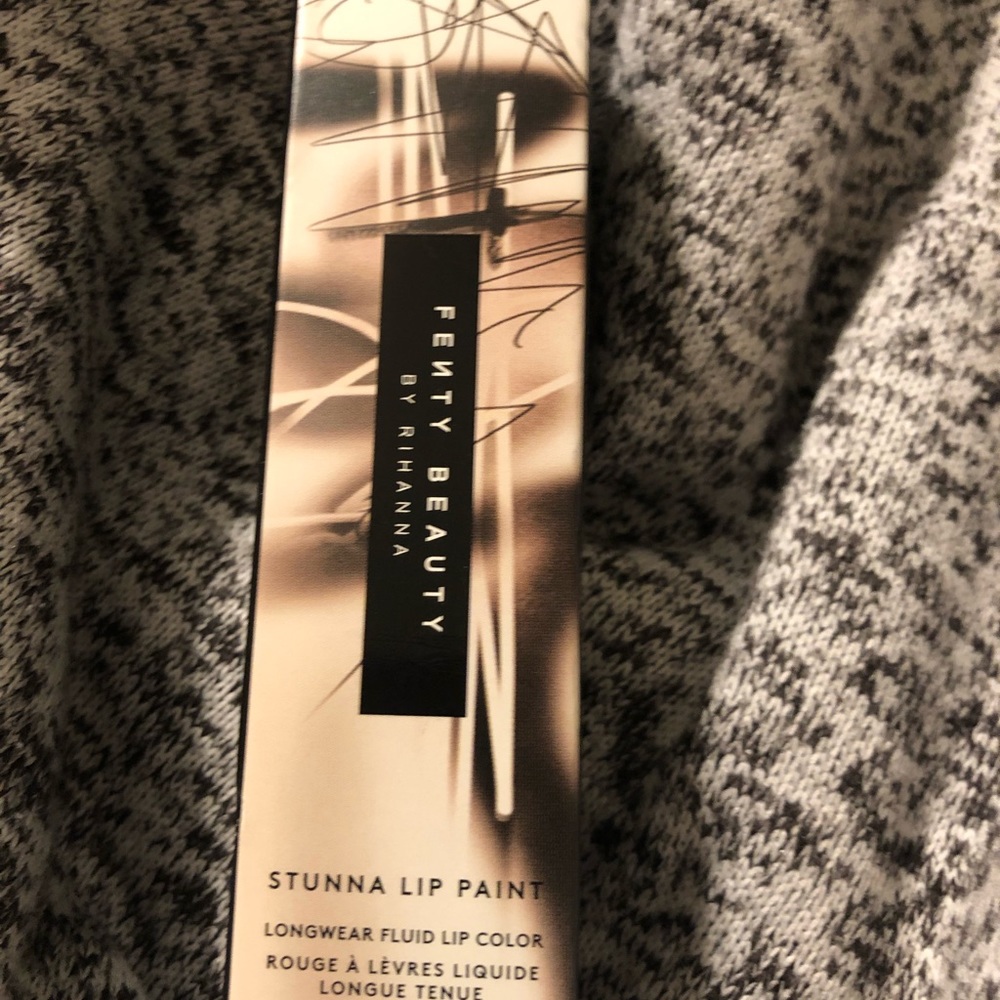 Fenty Uncuffed Stunna Lip Paint - Picture 3 of 3